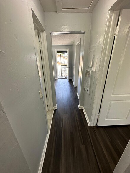 Building Photo - 1528 Mount Herman St