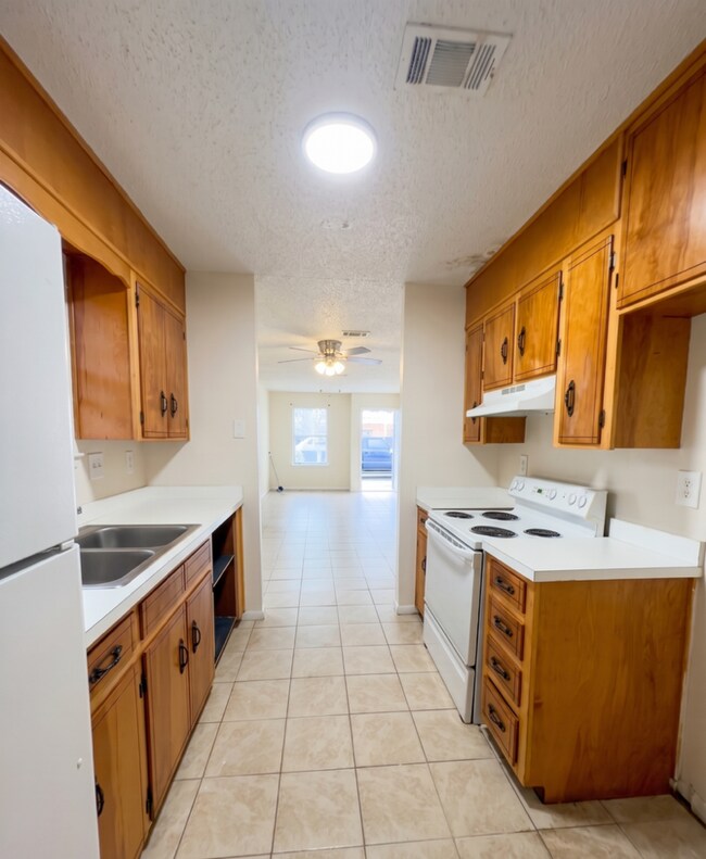 Building Photo - 551 S 61st Ave