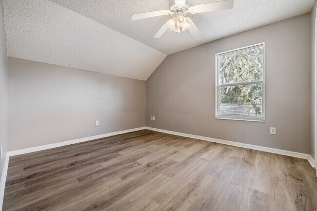 Building Photo - 6724 Summer Haven Dr