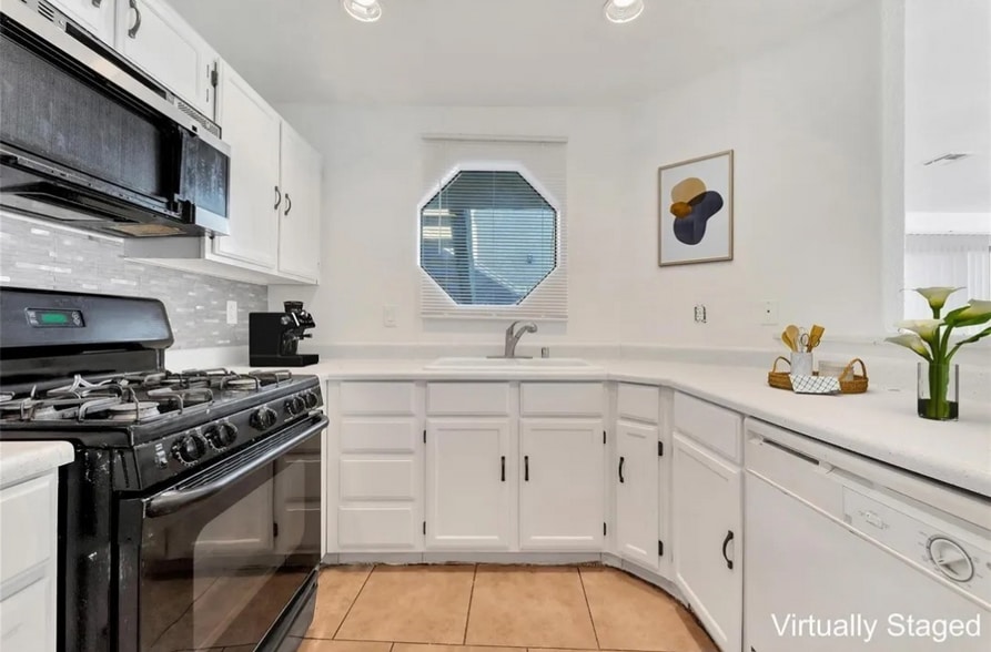 Building Photo - 5076 S Rainbow Blvd