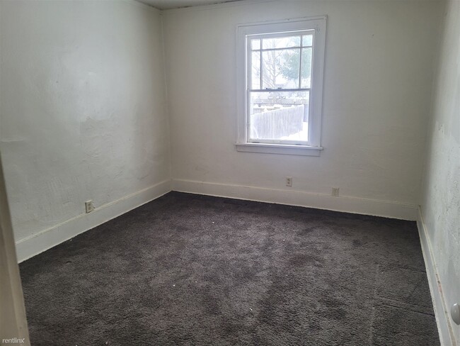 Building Photo - 3 br, 1 bath House - 818 East McClure Avenue