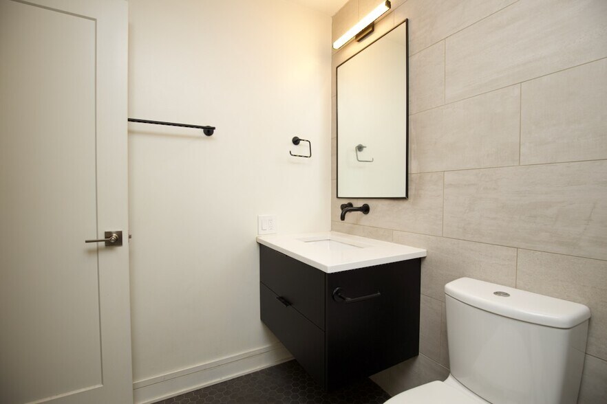 Building Photo - 843 W Grace St