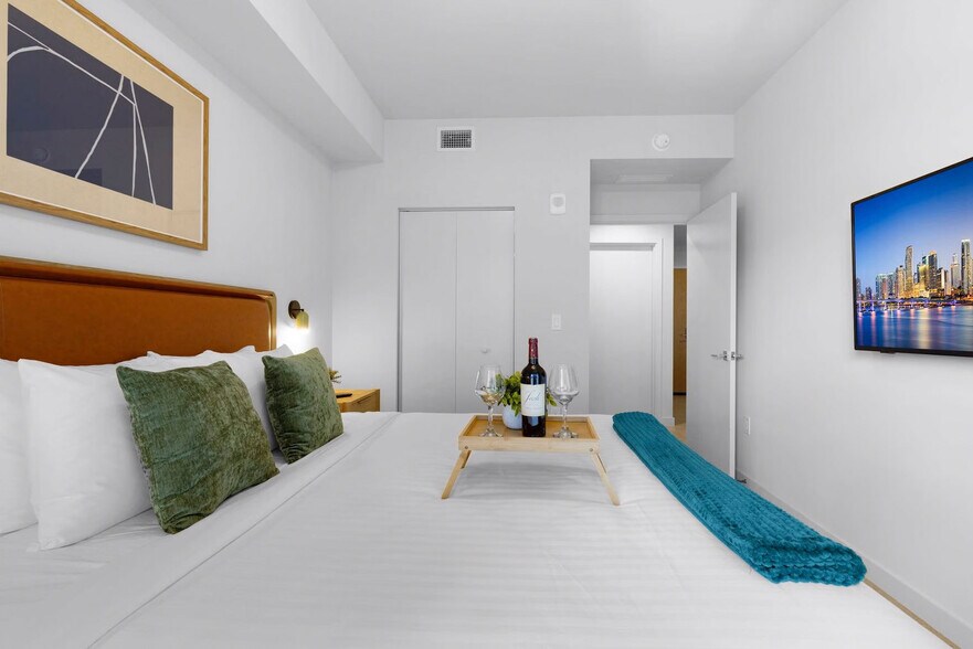 Building Photo - 601 N Miami Ave