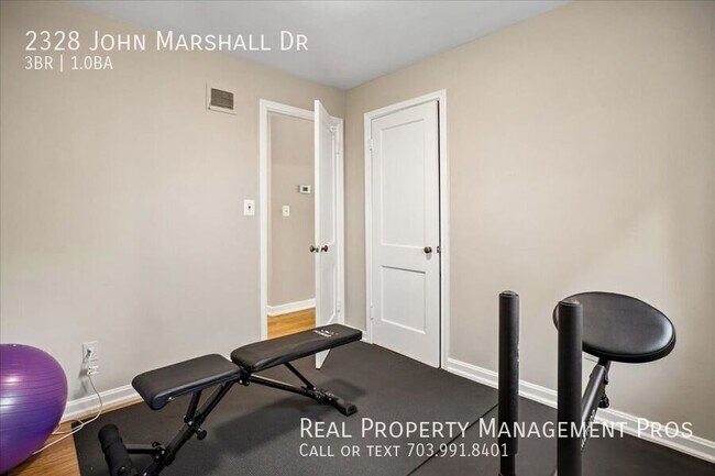 Building Photo - 2328 John Marshall Dr