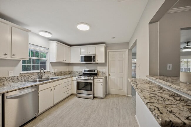 Building Photo - 2619 Eastgrove Ln