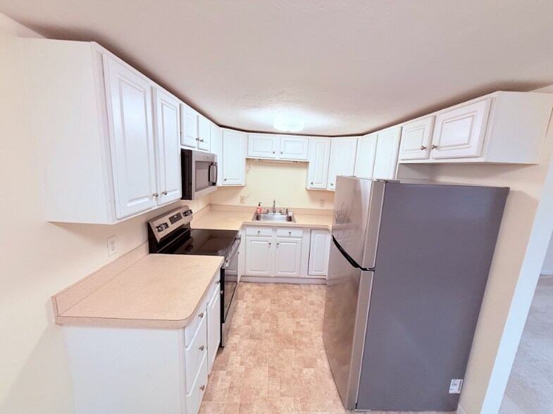 Building Photo - 78 Center St