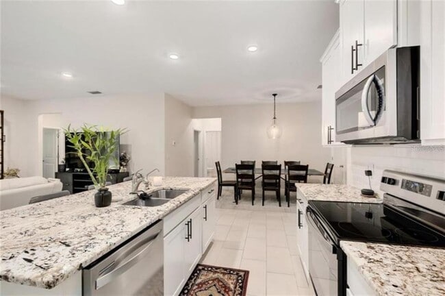 Building Photo - 32959 Sand Creek Dr