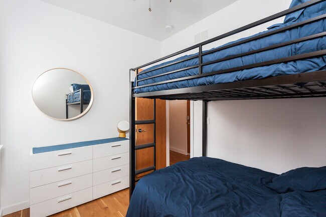 Building Photo - 1637 W Grand Ave