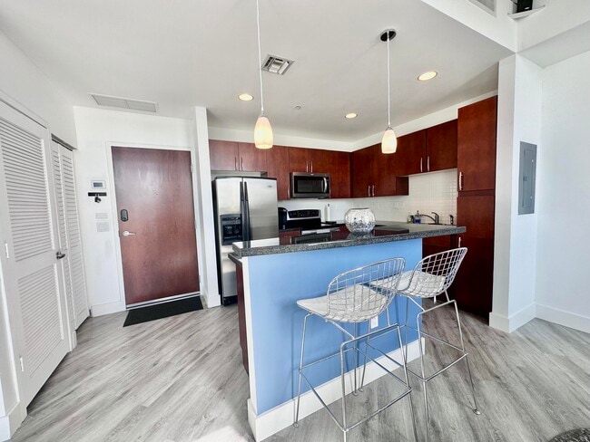 Building Photo - 300 S Australian Ave