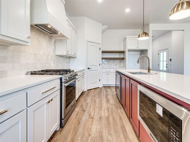 Building Photo - 29612 Memory Ln
