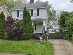 Building Photo - Charming 3-Bedroom Property in Prime Location