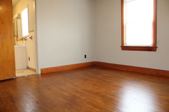 Building Photo - Fenced yard in heart of Decatur!