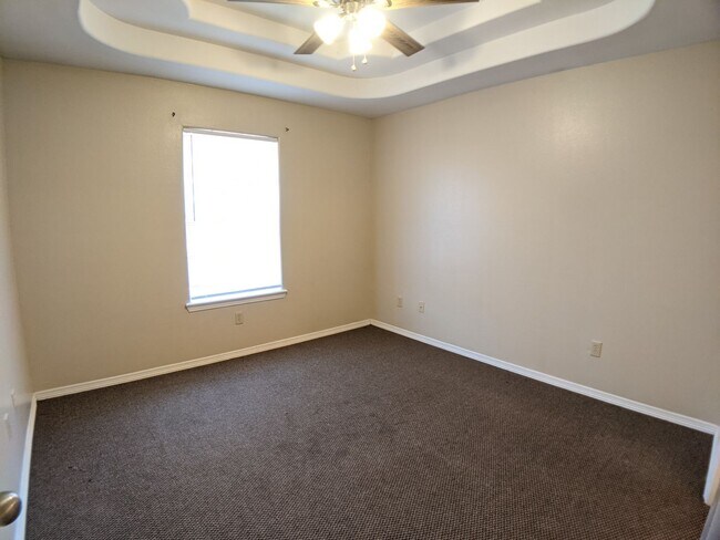 Building Photo - 721 Sonesta Ct