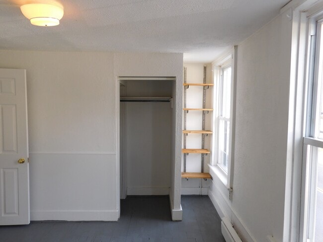 Building Photo - 145 King George St