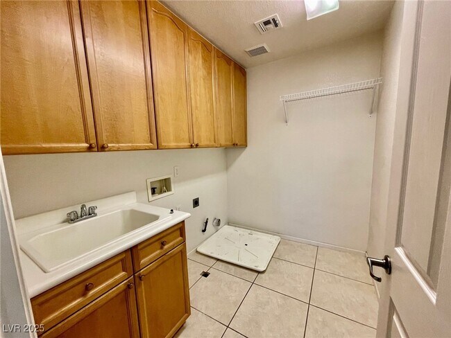Building Photo - 9316 Grassy Butte Ct
