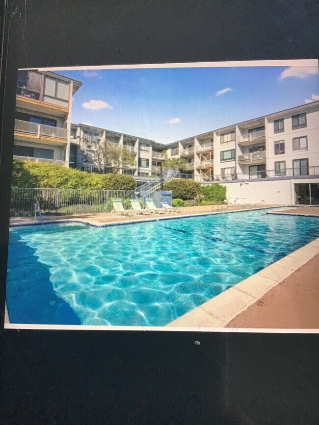 Building Photo - 8 Admiral Dr