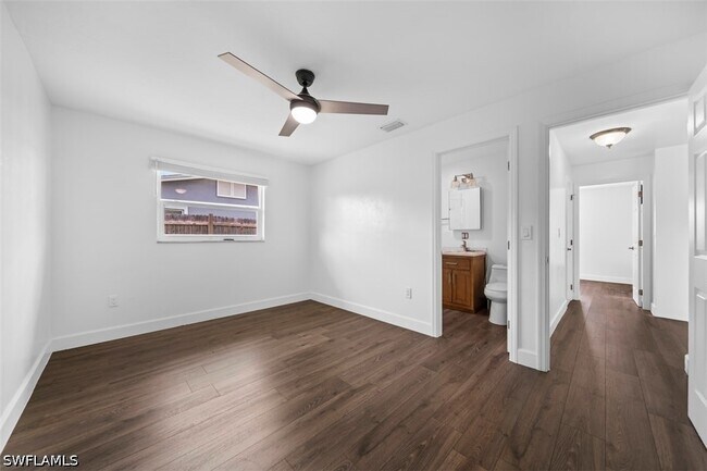 Building Photo - 5460 Bayshore Rd