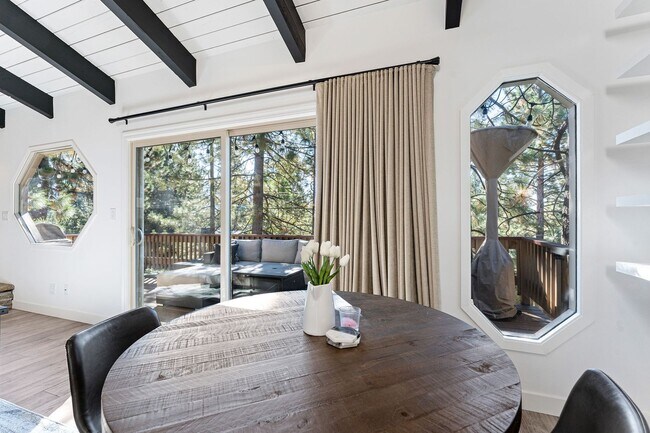 Building Photo - 3 Bed 2 Bath Seasonal Rental