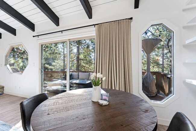 Building Photo - Beautifully Remodeled 3 bed, 3 baths 2 Car Garage