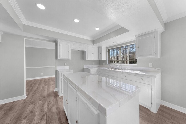 Building Photo - 2523 W Greens Rd