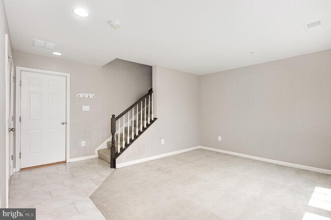 Building Photo - 7223 Barry Ln