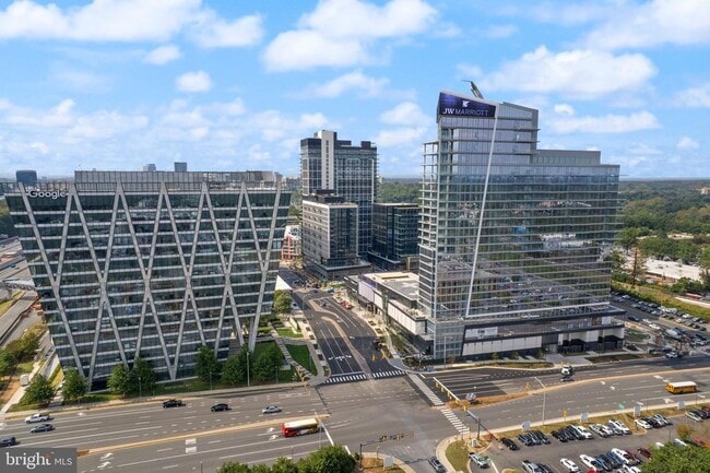 Building Photo - 1862 Michael Faraday Dr.