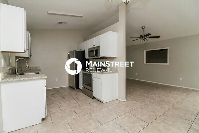 Building Photo - 3 Bedroom Pet-Friendly Home in Sanford, FL with Main Street Renewal