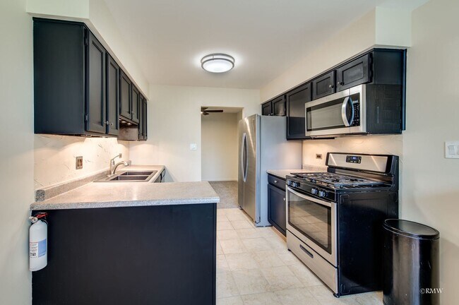 Building Photo - 1232 Knottingham Ct