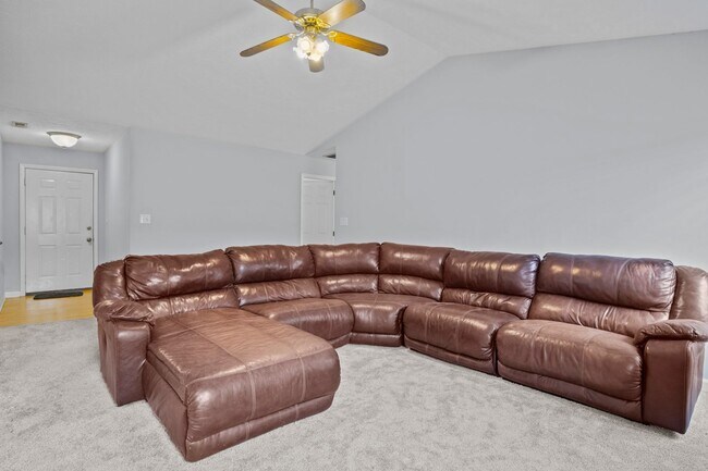 Building Photo - 3bed/2bath Located Right on Campbells Campus!