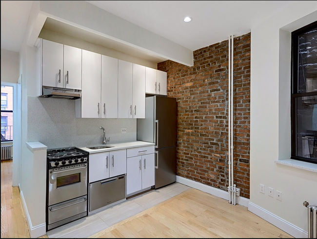 Building Photo - 10 Stanton St
