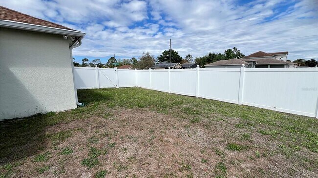 Building Photo - 485 Martigues Dr