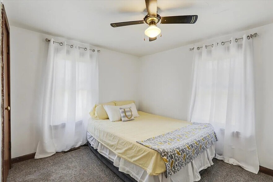 Building Photo - 403 S Vine St