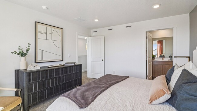 Building Photo - 513 E Levengrove Dr