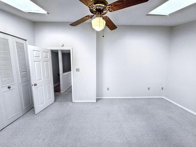 Building Photo - Charming 2-Bedroom Home with Modern Amenit...