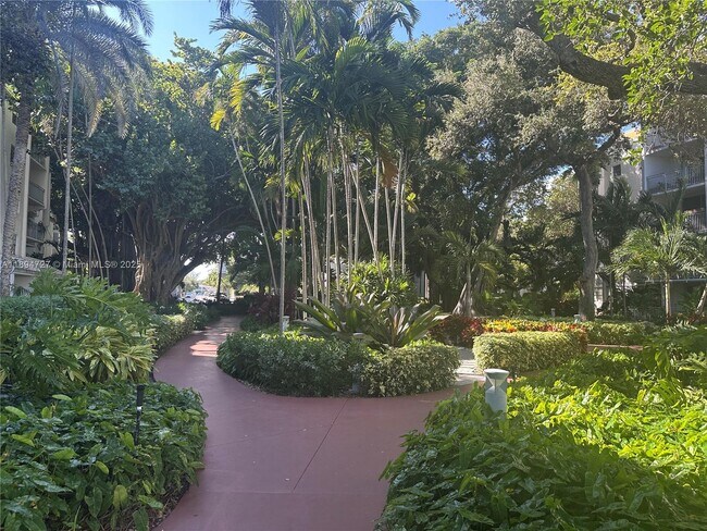 Building Photo - 650 NE 64th St