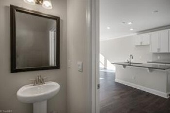 Building Photo - 1694 Hallview Ct