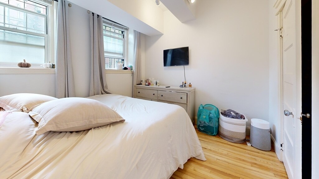 Building Photo - 116 Riverway