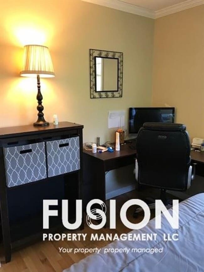 Building Photo - Spacious 3-Bedroom Home with POOL, Garage & Fenced Yard – New North End