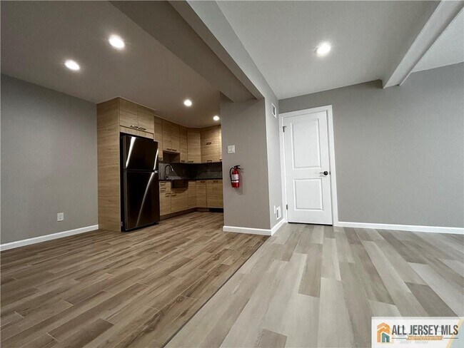 Building Photo - 13 Sweetgum Ln