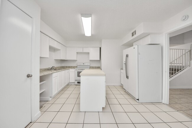 Building Photo - 15534 Weldon Dr