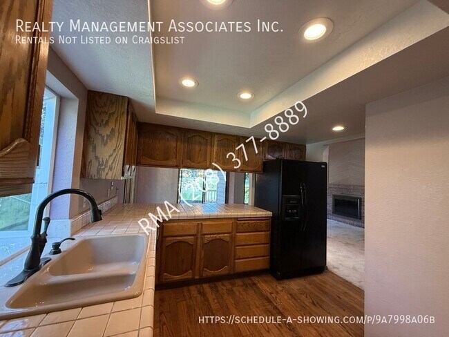 Building Photo - 4600 Savannah Ln
