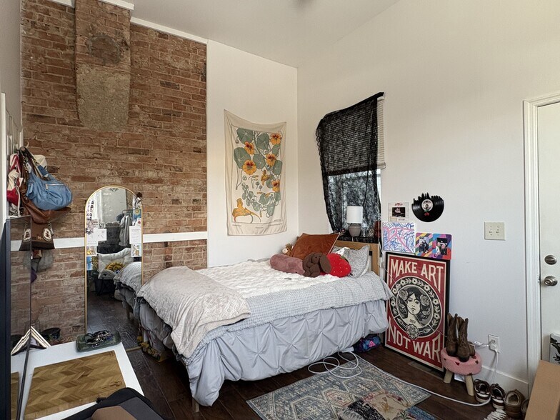 Bedroom 1st floor - 2235 Victor St