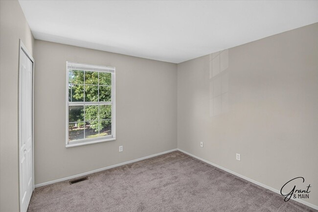 Building Photo - 24715 Meadow Ln