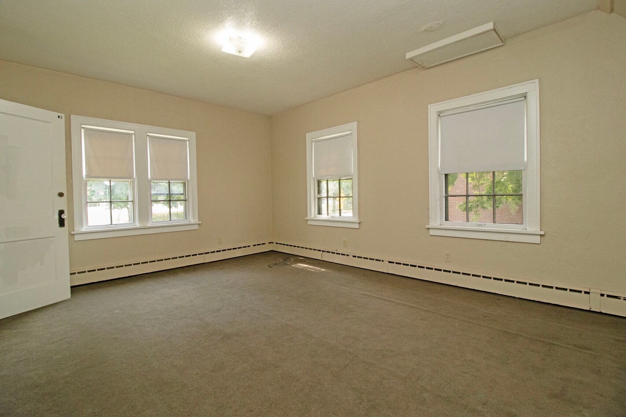 Building Photo - 815 5th Ave S