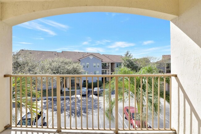 Building Photo - 723 Villa Cir