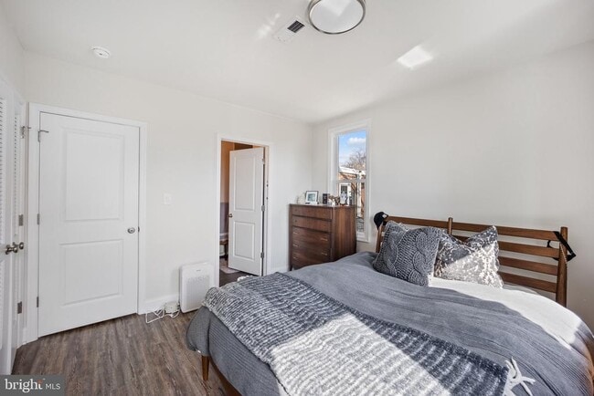 Building Photo - 306 E Front St