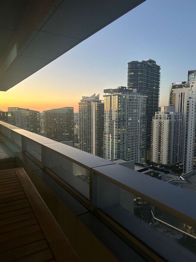 Building Photo - 1395 Brickell Bay Dr