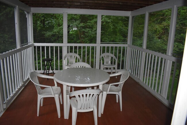 Building Photo - Well maintained, 3 Bedroom single family home in lovely Westford neighborhood.