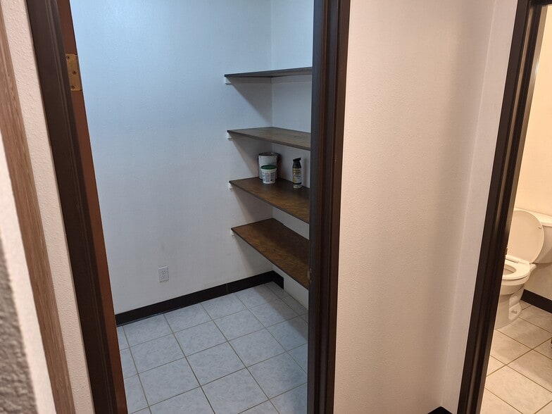 Building Photo - 341 Prairiewood Cir S