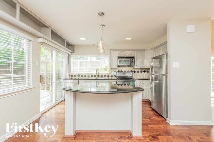 Building Photo - 2014 Greencove Dr